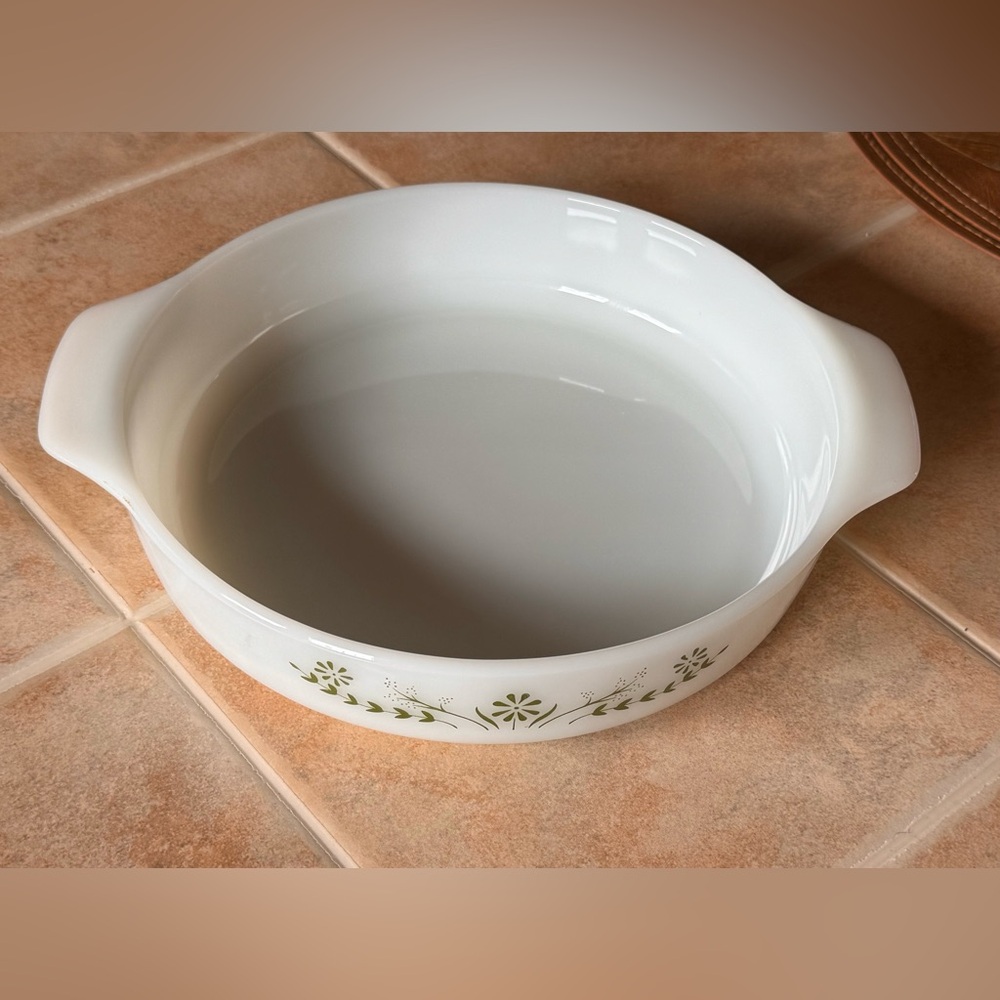 Milk Glass Green Daisy Dish💚🌼 - Picture 1 of 15